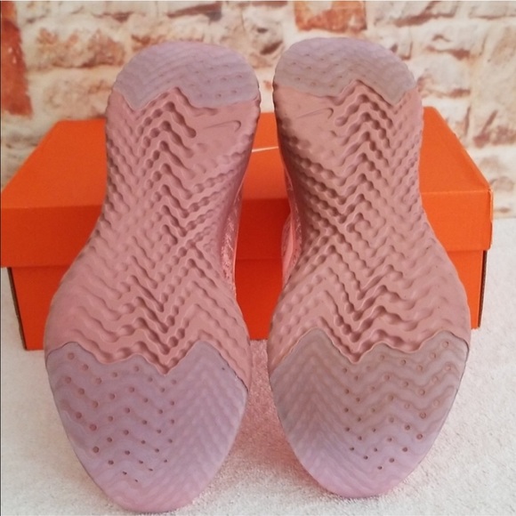 Nike Women’s Epic React Flyknit 2 Shoes - Picture 5 of 6
